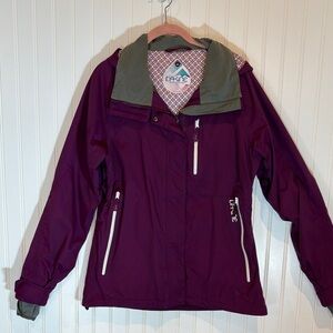 Dakine women’s light weight ski jacket/Raincoat in Deep Purple